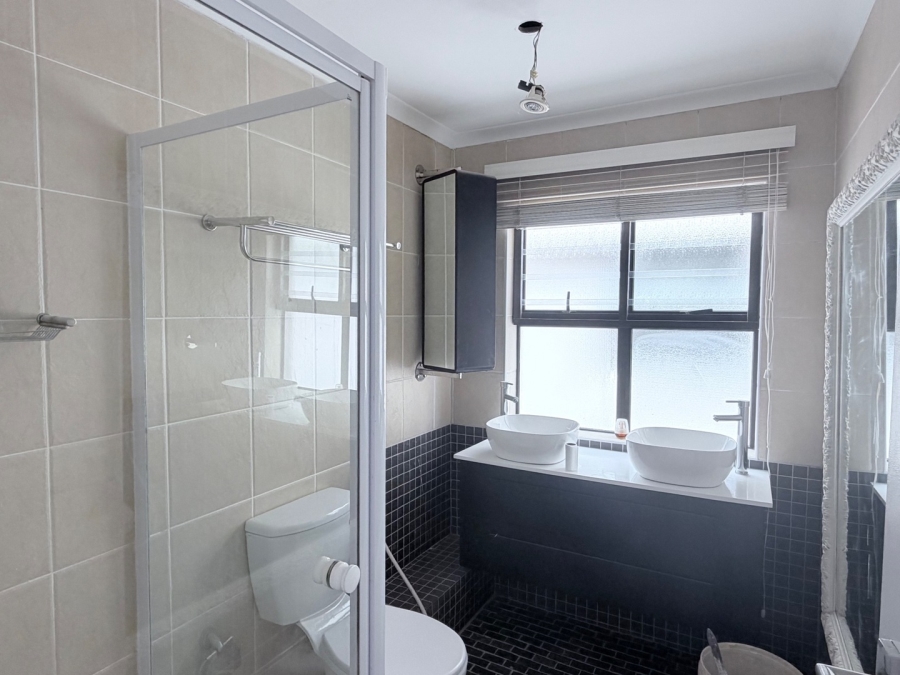 3 Bedroom Property for Sale in Bloubergstrand Western Cape